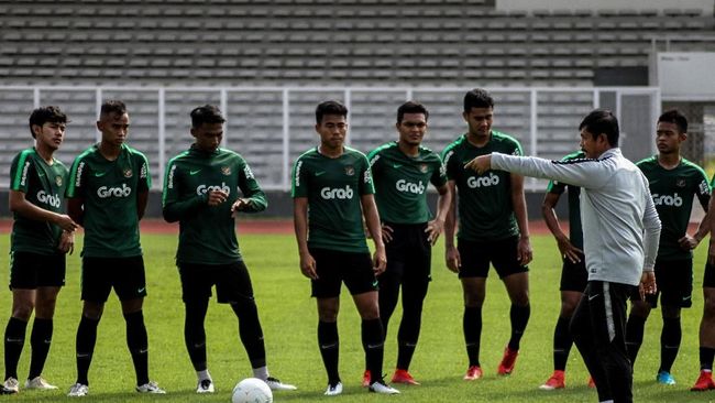 Indra Tunjuk Nova Arianto Latih Sementara Timnas Indonesia