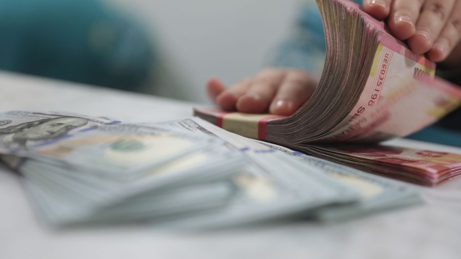 Bunga Acuan Dipangkas Lagi, Rupiah Menguat Nyaris Sendirian!