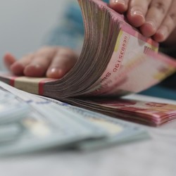 AS & Prancis Gonjang-ganjing, Rupiah Malah yang Babak Belur!