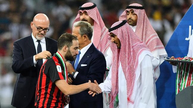 Higuain Marah Dikaitkan dengan Chelsea