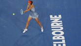 Maria Sharapova menghadapi petenis asal Swedia Rebecca Peterson di babak kedua Australia Terbuka 2019 yang berlangsung di Melbourne Park, Kamis (16/1) dini hari waktu setempat. (REUTERS/Kim Kyung-Hoon)