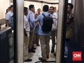 Pendukung Prabowo Protes Dilarang Masuk Ruang Makan