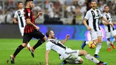 Di awal babak kedua AC Milan memiliki peluang emas, tapi tendangan keras Patrick Cutrone hanya membentur mistar gawang Juventus. (REUTERS/Waleed Ali)
