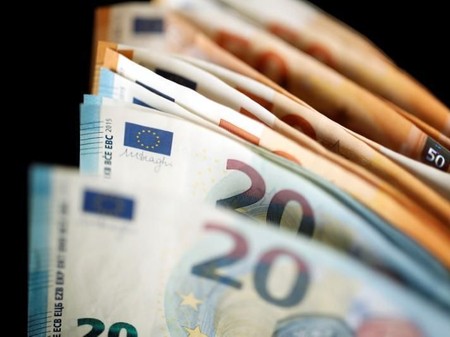 Perang Dagang Reda, Euro-Pound Tak Mampu Kalahkan Dolar AS