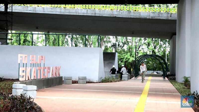 Pemprov DKI berencana akan menata seluruh kolong jembatan layang di Jakarta menjadi ruang publik.
