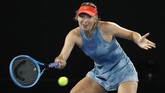 Maria Sharapova menghadapi juara bertahan Caroline Wozniacki di babak ketiga grand slam Australia Terbuka. (REUTERS/Aly Song)