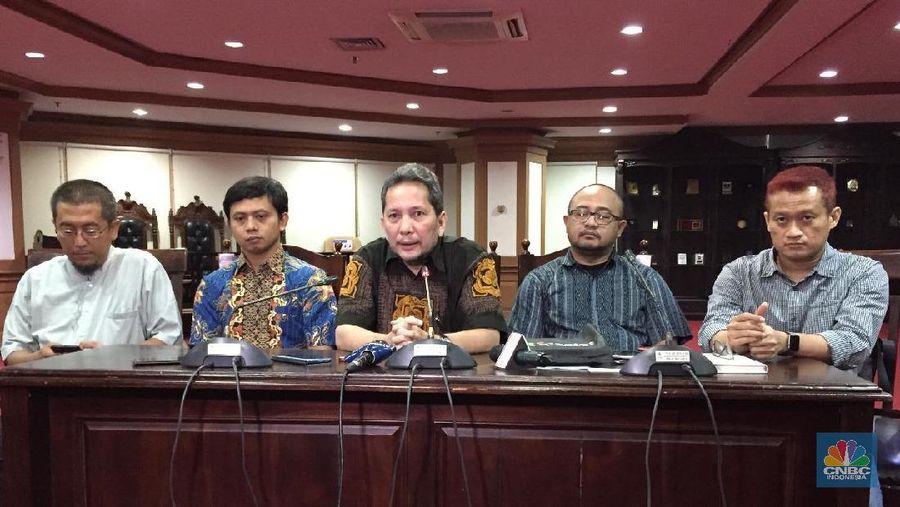 Pemerintah diminta berhati-hati menegosiasikan fasilitas pembebasan bea masuk Generalized System of Preferences (GSP) dari Amerika Serikat (AS).