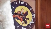 Tintin menginspirasi hidup Karina. Sejak kelas 1 SD ia sudah punya mimpi, ingin menjadi seperti Tintin. Cita-citanya pun menjadi wartawan agar bisa keliling dunia. (CNN Indonesia/Agniya Khoiri)