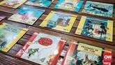 Ia bahkan punya komik Tintin tak hanya dalam edisi bahasa Indonesia. (CNN Indonesia/Agniya Khoiri)