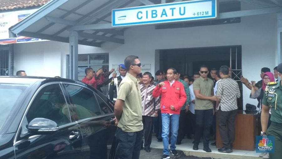 Jokowi melakukan kunjungan kerja ke Kecamatan Cibatu, Kabupaten Garut, Jawa Barat, Jumat (18/1/2019).