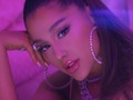 Ariana Grande Tampil Glamor di Video '7 Rings'