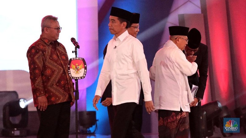 Dua pasangan capres-cawapres, Jokowi-Ma'ruf Amin, dan Prabowo Subianto-Sandiaga Uno menjalani debat Pilpres 2019 perdana