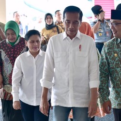 Bareng Kang Emil, Jokowi Cek Harga Sembako: Hanya 1-2 Naik!