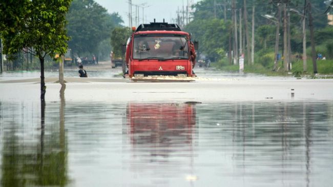 Gresik Selatan Banjir, Diperparah Jebolnya Dua Tanggul