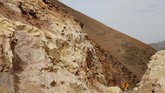 Pemandangan tebing Monquegua yang dilintasi oleh pebalap Reli Dakar.