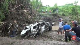 VIDEO: Banjir Bandang Mojokerto, Rumah Rusak dan Jalan Putus
