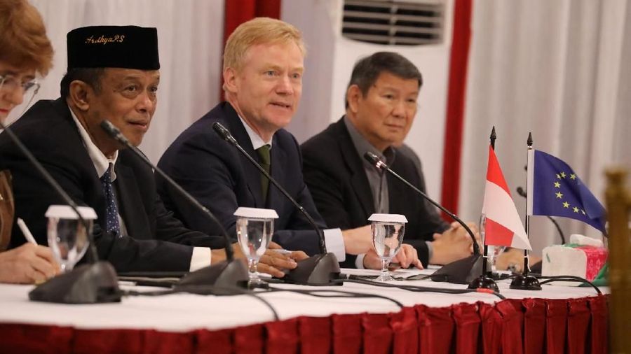 Ada sejumlah isu yang dibahas dalam pertemuan ini, di antaranya terkait isu reformasi pajak hingga keterbukaan bagi dunia bisnis dan investasi.