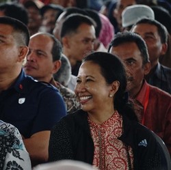 Menteri Rini Akui Holding BUMN Infrastruktur & Keuangan Molor