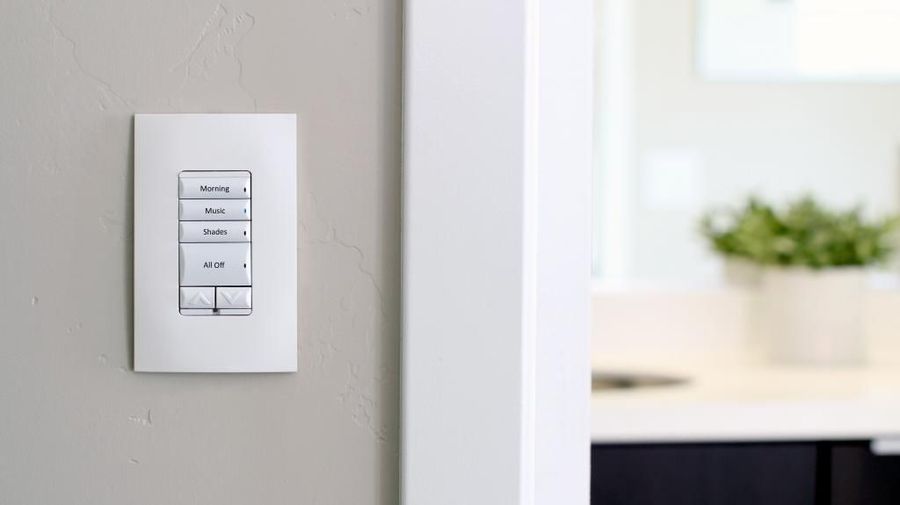 Nah di smart home itu ada konsep bisa seting lampu rumah menyala saat sunset atau sunrise.