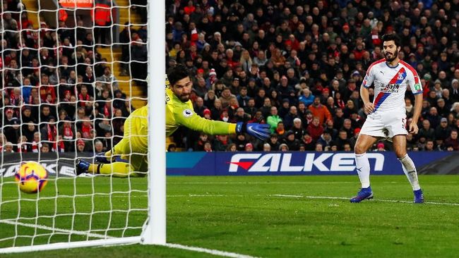 Alisson, Kiper Terburuk Liga Inggris di 2019
