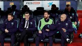 Lionel Messi mengawali laga menghadapi Getafe dengan duduk di bangku cadangan. (REUTERS/Albert Gea)