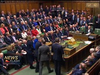 May Kembali Ajukan Brexit, Trump Bicara Damai Dagang