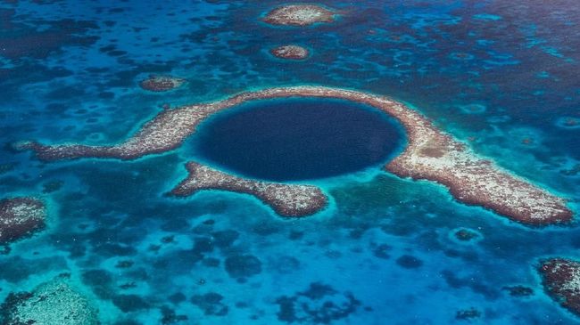 Terpukau Atol di Pulau Kecil Terluar Indonesia