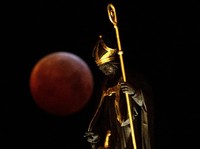 Terjadi Gerhana Bulan Total Hari Ini, Catat Jadwal & Lokasi