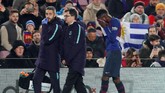 Dembele harus meninggalkan lapangan lebih cepat karena mengalami cedera dan digantikan Malcom pada menit ke-69. (REUTERS/Albert Gea)