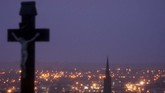 Teror bom mobil di Kota Londonderry pada Sabtu (19/1) pekan lalu mengoyak ketenangan Irlandia Utara yang sudah berdamai dari konflik. (REUTERS/Clodagh Kilcoyne)