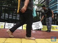 Hari Pejalan Kaki Nasional, Aktivis Tabur Bunga di Trotoar