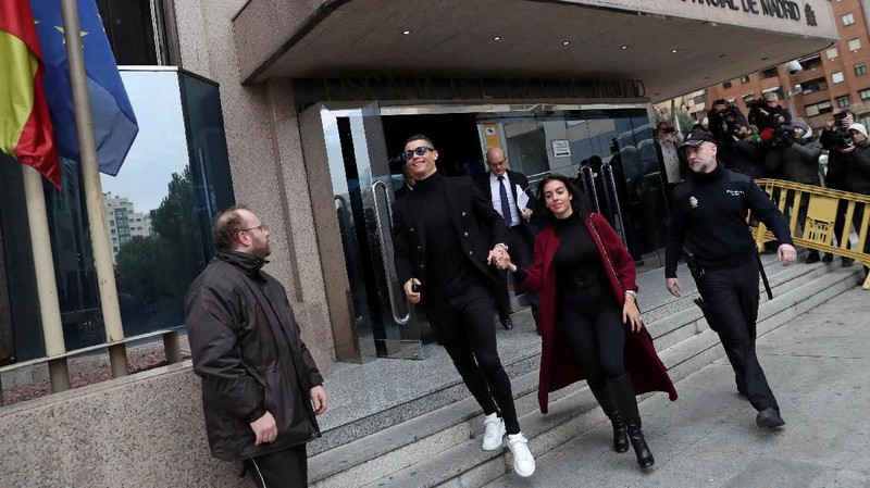 Pada 2017, jaksa penuntut umum menuduh Ronaldo melakukan empat tuduhan penipuan pajak.