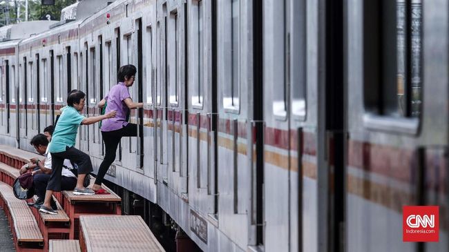 Krl Beroperasi Hingga Pukul 0300 Wib Di Malam Tahun Baru