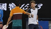 Pablo Carreno gagal mempertahankan keunggulannya di masa tie break. Nishikori yang awalnya tertinggal 5-8 bisa menyamakan skor dan menyusul menjadi 10-8 sekaligus menutup laga. (REUTERS/Adnan Abidi)