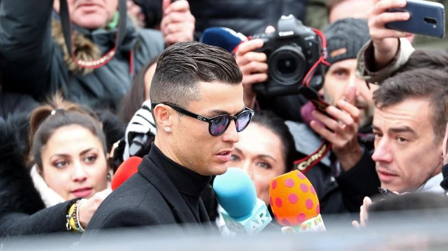 Pada 2017, jaksa penuntut umum menuduh Ronaldo melakukan empat tuduhan penipuan pajak.