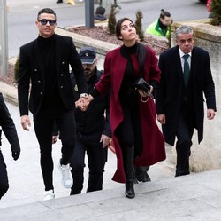 Ssst...Model Cantik Ini Ngaku Diperkosa Cristiano Ronaldo
