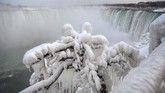 Saat ini suhu di niagara bisa mencapai minus 25 derajat celcius. (REUTERS/Moe Doiron)