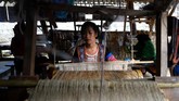 Van sekarang berusia 13 tahun dan masih merindukan ibunya.Tapi hidupnya berubah sejak dia bergabung dengan koperasi perempuan. (Nhac NGUYEN / AFP)