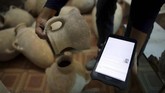 Gulungan Laut Mati disebut sebagai salah satu penemuan paling sensasional dalam 100 tahun terakhir. (REUTERS/Corinna Kern)