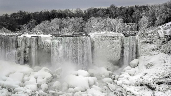 FOTO Kala Niagara Membeku 