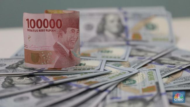 Dolar AS Tak Betah Berlama-lama di Bawah Rp 14.000
