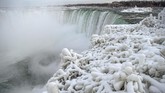 Bahkan ada yang ketebalannya melebihi 12 meter. (REUTERS/Moe Doiron)