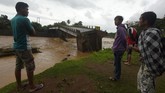 Wilayah di Sulsel yang diterjang banjir adalah Kabupaten Jeneponto, Takalar, Gowa, Maros, Pangkep dan Kota Makassar. (ANTARA FOTO/Yusran Uccang/wsj)