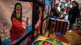 Selama bertahun-tahun, bisnis kerajinan ini menghidupi banyak keluarga. Namun kini, para seniman mulai meninggalkan seni kuno tersebut untuk pekerjaan yang menghasilkan uang lebih banyak. (Photo by Mohamed el-Shahed / AFP)