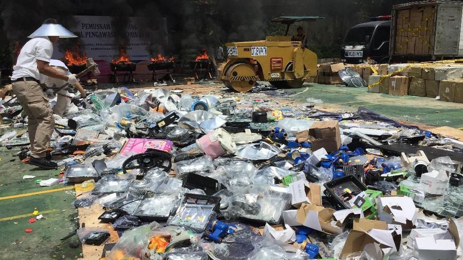 Total nilai produk yang melanggar ditaksir mencapai Rp 99 miliar dengan komposisi produk impor mayoritas berasal dari China.