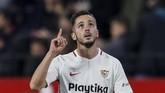 Pablo Sarabia merayakan gol pertama Sevilla ke gawang Barcelona yang dikawal Jasper Cillesen pada menit ke-58. (REUTERS/Marcelo del Pozo)