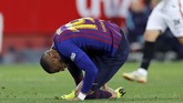 Kevin-Prince Boateng mengalami cedera. Ernesto Valverde menggantikan Boateng dengan Luis Suarez pada menit ke-63. (REUTERS/Marcelo del Pozo)