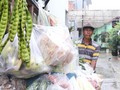Daris, Sayur Keliling, dan Para Pengutang