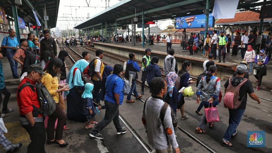 Dengan penutupan jalur 10 tersebut maka para pengguna jasa di Stasiun Manggarai yang akan menuju Depok/Bogor dilayani KRL di jalur 8, 5, dan 4.