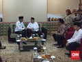 Keliling Bekasi, Jokowi Bagikan 204 Sertifikat Tanah Wakaf